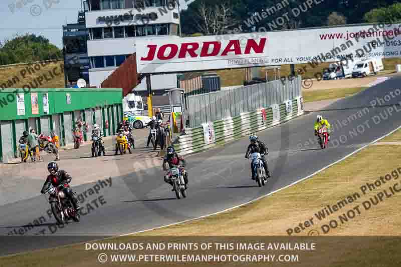 Vintage motorcycle club;eventdigitalimages;mallory park;mallory park trackday photographs;no limits trackdays;peter wileman photography;trackday digital images;trackday photos;vmcc festival 1000 bikes photographs